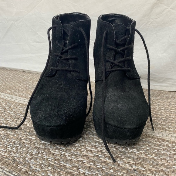 Aldo heels boots. Black. Size 6.5 W - Picture 2 of 4